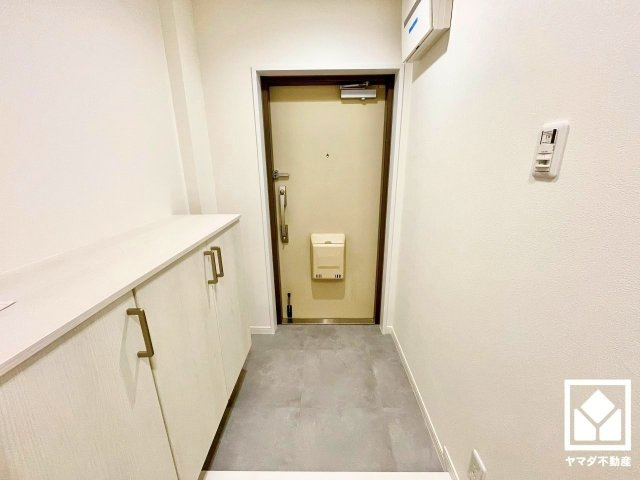 ユニライフ宇治六番館の玄関