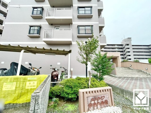 ユニライフ宇治六番館の外観