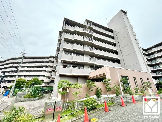 ユニライフ宇治六番館の外観