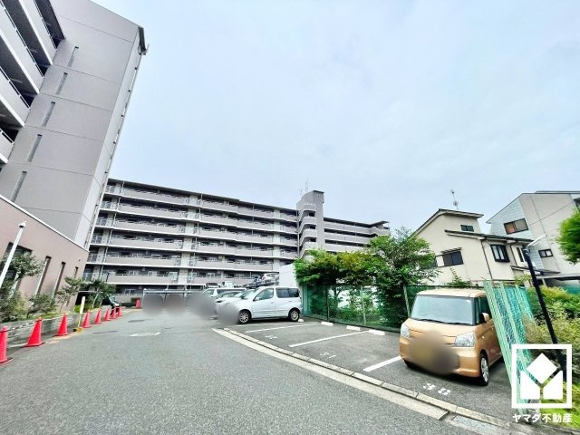 ユニライフ宇治六番館の外観