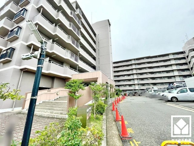 ユニライフ宇治六番館の外観