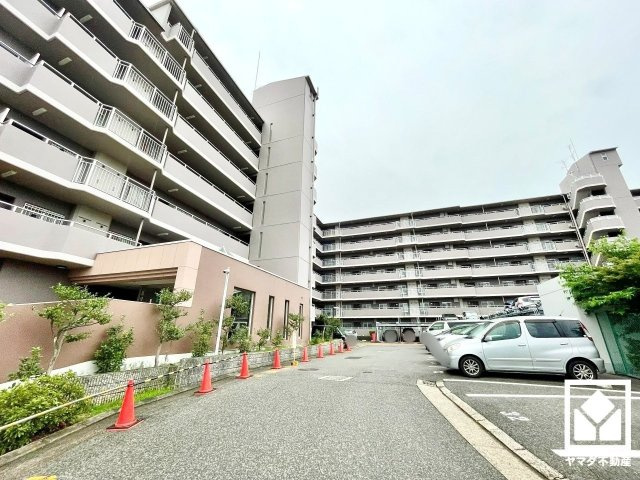 ユニライフ宇治六番館の外観