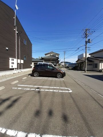 コムラードの駐車場