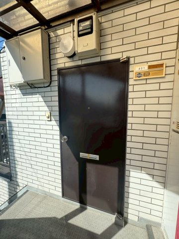 高井ビルの玄関