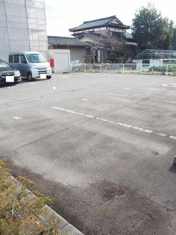 カーサ・クレールの駐車場