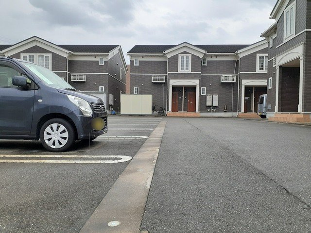 オードシェルⅡの駐車場