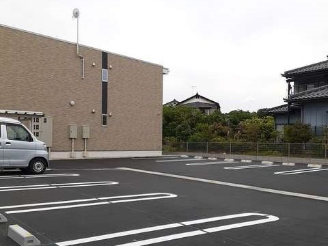 ローズ・シティの駐車場