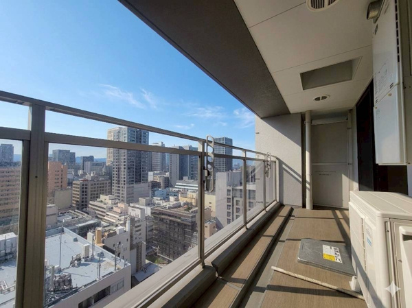 【居間・リビング】 | 【リビングダイニング】たくさんの陽が差し込み、お部屋全体がとても明るく、暖かみある空間！