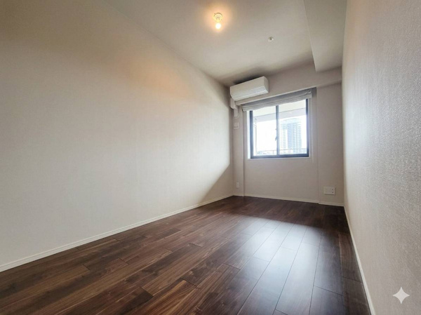【洋室】 | 【洋室】約5.7帖の洋室です◎窓があり陽当たり・通風良好◎