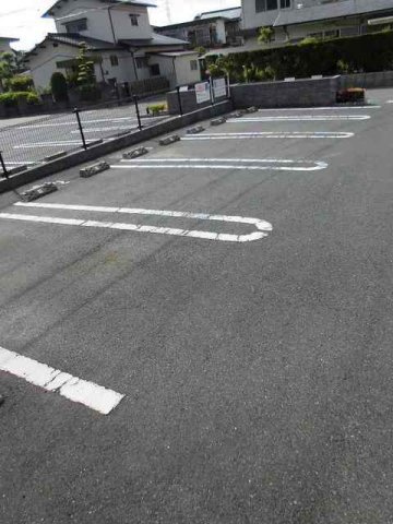 ガーデニアの駐車場