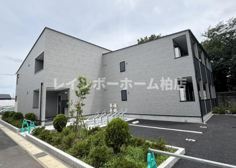 特典：仲介手数料が無料です!!のエントランス