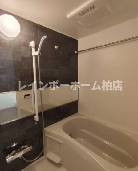 特典：仲介手数料が無料です!!の浴室