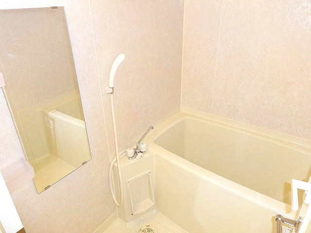 カーサクレセス南太田の浴室