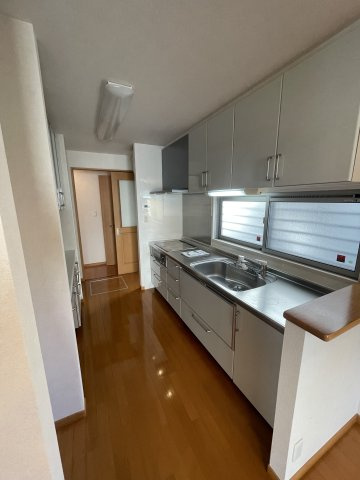 茨城町桜の郷ダイワハウス施工オール電化中古戸建 のキッチン|電動シャッターです。