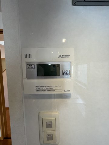 茨城町桜の郷ダイワハウス施工オール電化中古戸建 の発電・温水設備|軒下もキレイです。