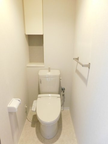 あま市中萱津五反田の中古マンションのトイレ|◇トイレ◇　　トイレ新品交換　収納付き　（新規リフォーム済）