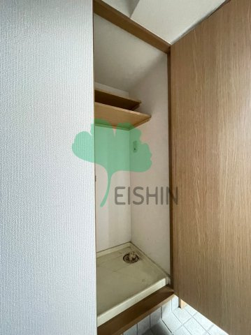 エステートモア天神スタジオの設備|玄関横に洗濯機置き場がしっかりついてます！