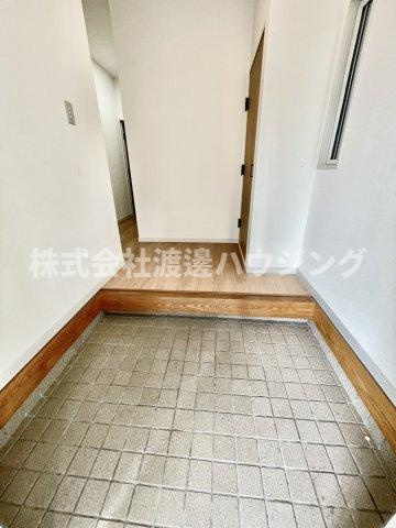 服部本町５丁目貸家の玄関