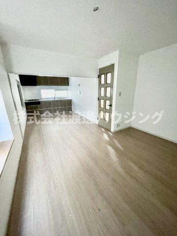 服部本町５丁目貸家の居間・リビング