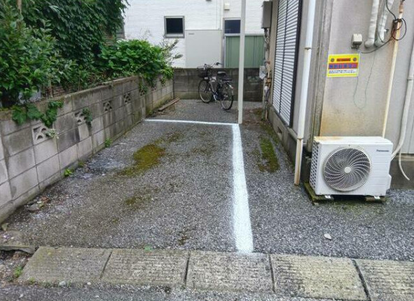 コーポ鎌谷の駐車場