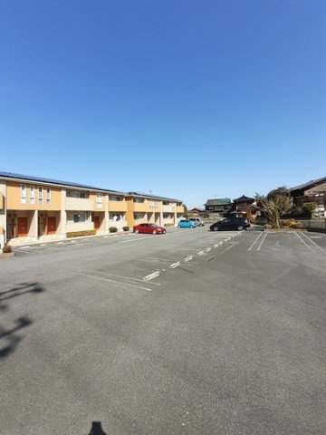 メイプルビュー・プラッツＤの駐車場