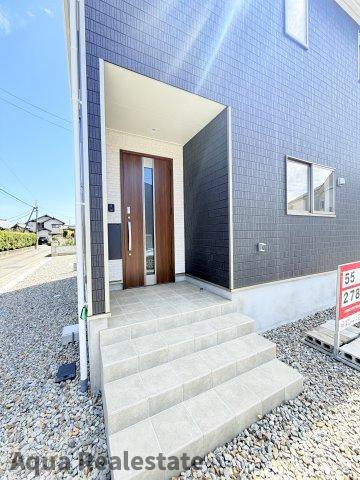 クレイドルガーデン北島町鯛浜第3の玄関|明るい玄関です