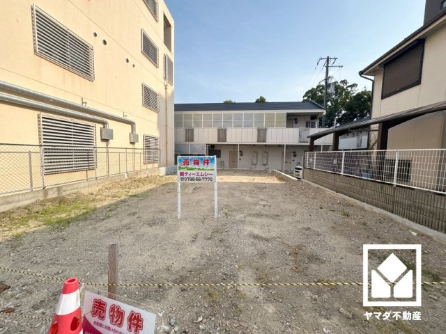 西宮市上甲子園４丁目の外観|余裕のある間口約8.81mで、駐車スペースや玄関アプローチが確保しやすく、間取りの自由度が高まります。