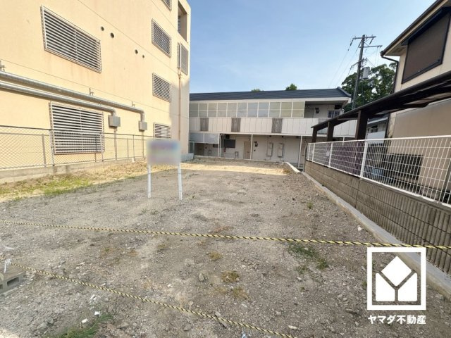 西宮市上甲子園４丁目の外観|「まつぼっくり保育園」まで徒歩3分。毎日の送迎の負担を軽減し、お子様の急な発熱などの緊急時や、忘れ物を届けたいときもすぐに駆け付けられる、子育て世帯にたいへん心強い距離感です。
