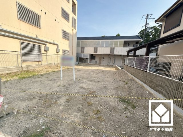 西宮市上甲子園４丁目の外観|「西宮瓦木郵便局」まで徒歩2分。荷物の発送や各種手続きも気軽に立ち寄れる、日常の利便性を高めるロケーションです。