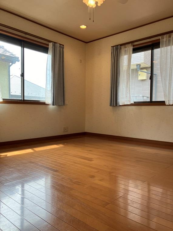 前貝塚町戸建の寝室
