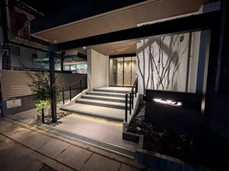 ◆新築◆2026年2月完成◇夜間ライトアップ時◇光と影のコントラストが素敵ですね◇