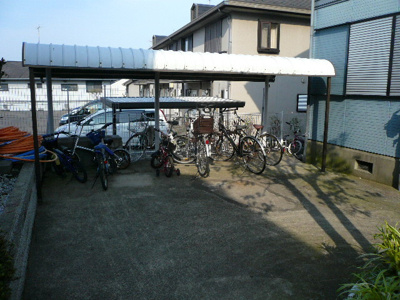 駐輪場・屋根付きです