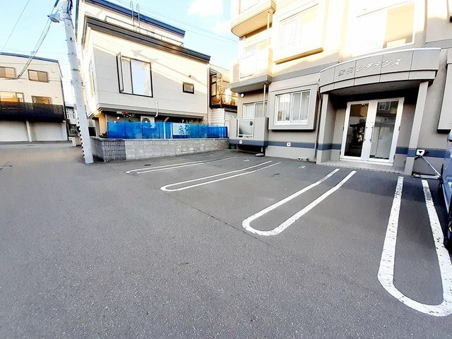 Ｈ・Ｋレヂデンスの駐車場