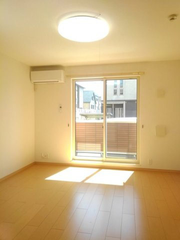 第２　レイク　ヴィレッジの内装|明るい色調の室内です