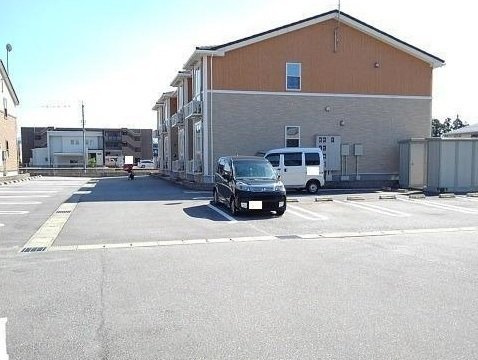ＹＳ　ソレイユＡの駐車場|駐車場があるので、車を買う予定の方も安心です