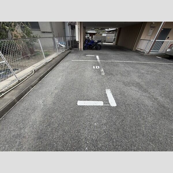サニーウェル新石切の駐車場