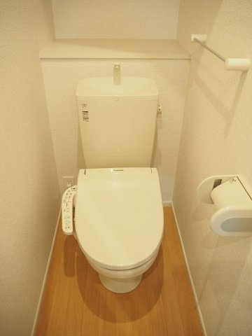 ニューリジェールのトイレ|落ち着いたトイレです