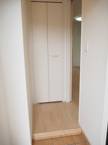 パークメゾンの玄関|収納もある玄関です