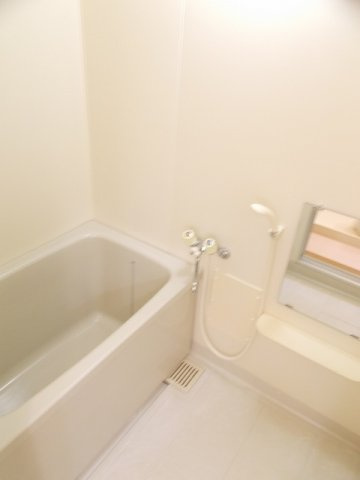 ハートフルスクエアの浴室|コンパクトで使いやすいお風呂です