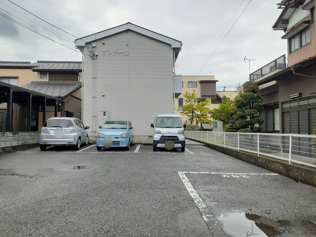 サンドールの駐車場|駐車場に車を止められます