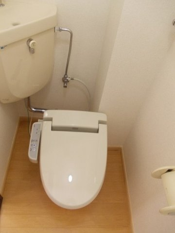 メゾンクレストのトイレ|ゆったりとした空間のトイレです