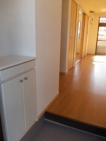 メゾンクレストの玄関|収納もある玄関です