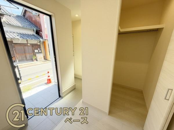 リーブルガーデン小泉町 １号棟 ／新築一戸建の玄関|■玄関にはシューズインクローゼットもありすっきり片付きます！