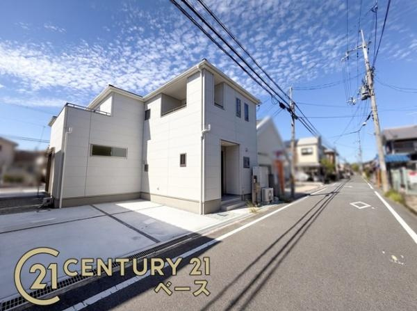 リーブルガーデン小泉町 １号棟 ／新築一戸建の前面道路含む現地写真|■間口が広いので駐車もラクラク！