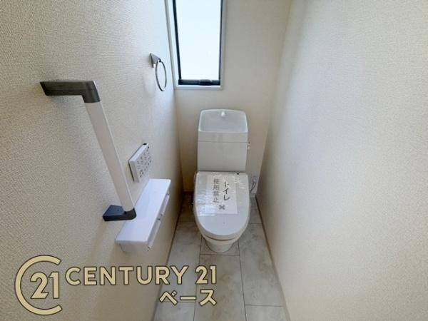 リーブルガーデン小泉町 １号棟 ／新築一戸建のトイレ|■トイレのたびに階段を上下する必要がなく快適です！