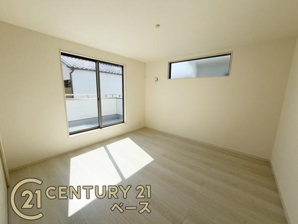 リーブルガーデン小泉町 １号棟 ／新築一戸建の洋室|■バルコニーに面した開放感のあるお部屋です！