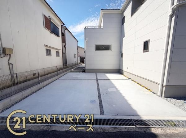 リーブルガーデン小泉町 １号棟 ／新築一戸建の駐車場|■並列で駐車可能なカースペース２台分！