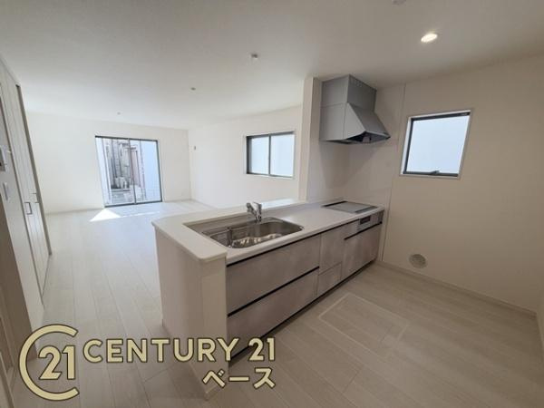 リーブルガーデン小泉町 １号棟 ／新築一戸建のキッチン|■家族とのコミュニケーションがとりやすい人気のカウンターキッチン！■