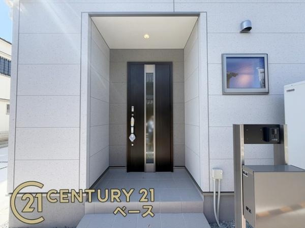 リーブルガーデン小泉町 １号棟 ／新築一戸建の玄関|■こちらがが外観から見た玄関となっております。