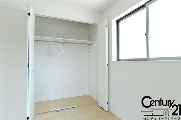 クレイドルガーデン箕山町 １号棟 ／新築一戸建の内観：施工例|■冬物のコートや季節ものなど、たっぷり収納可能！■
